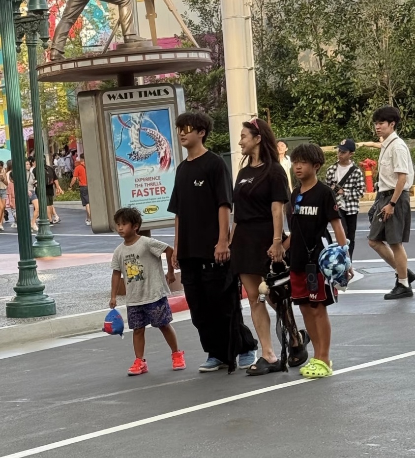 激素, 长相融合了, 戴着大墨镜