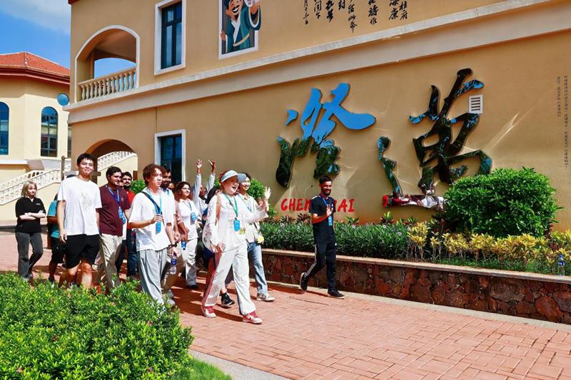 OMrOw, 闭幕式上 OMrOw, 闭幕式上